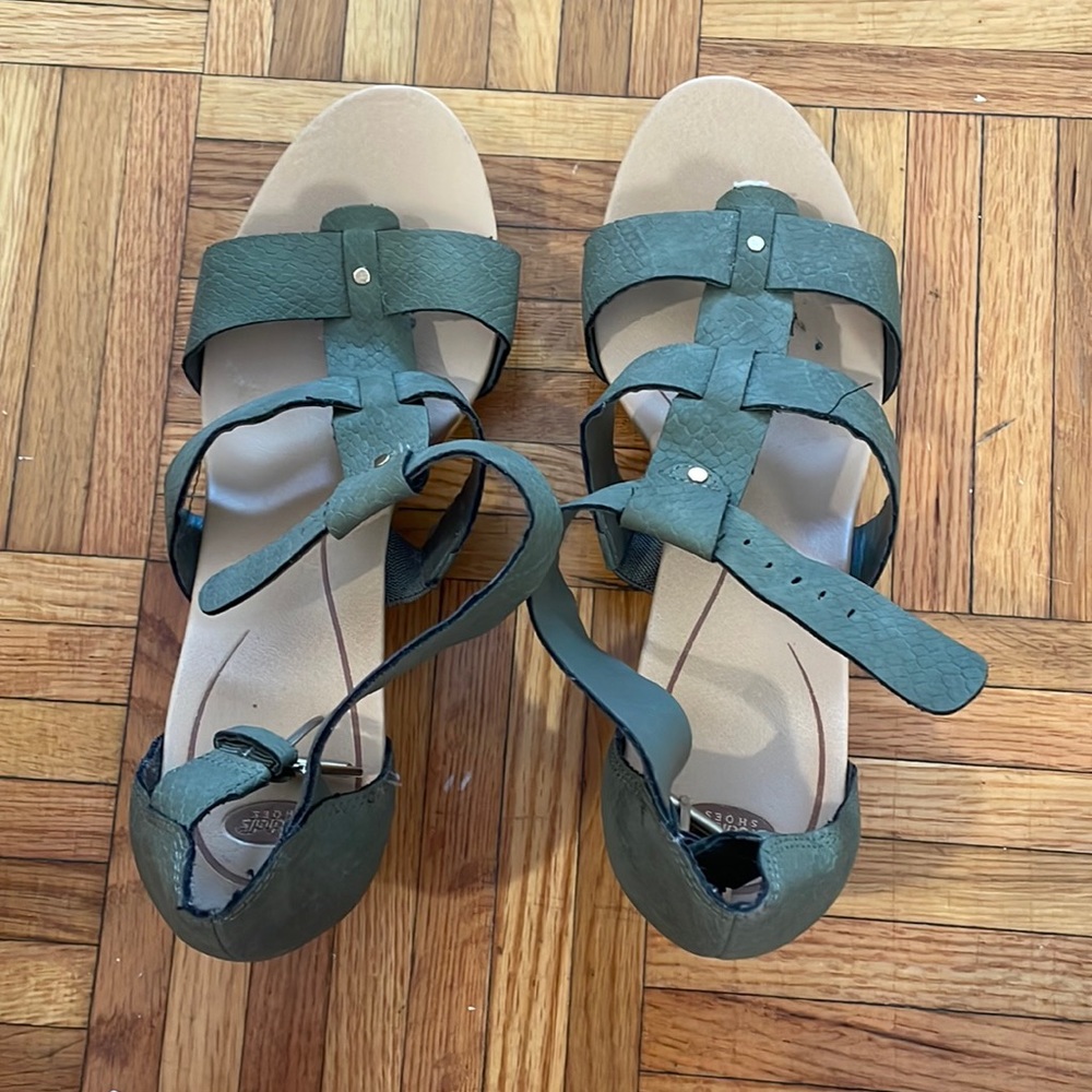 Dr Scholls wedges with faux green snakeskin! Barely worn.